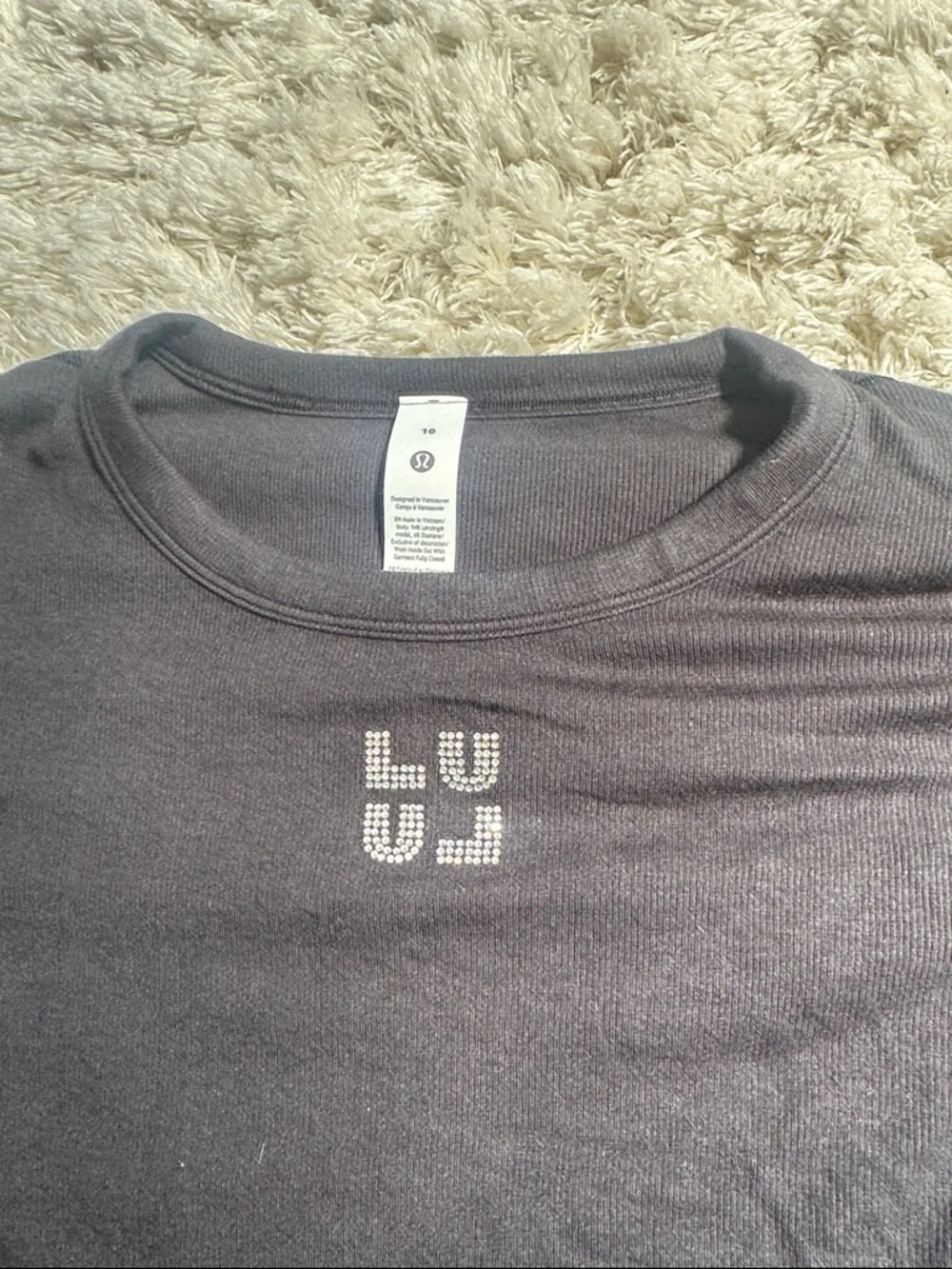 lululemon athletica Black Long-Sleeve crystal logo-Cropped Tee size 10 - Picture 2 of 4